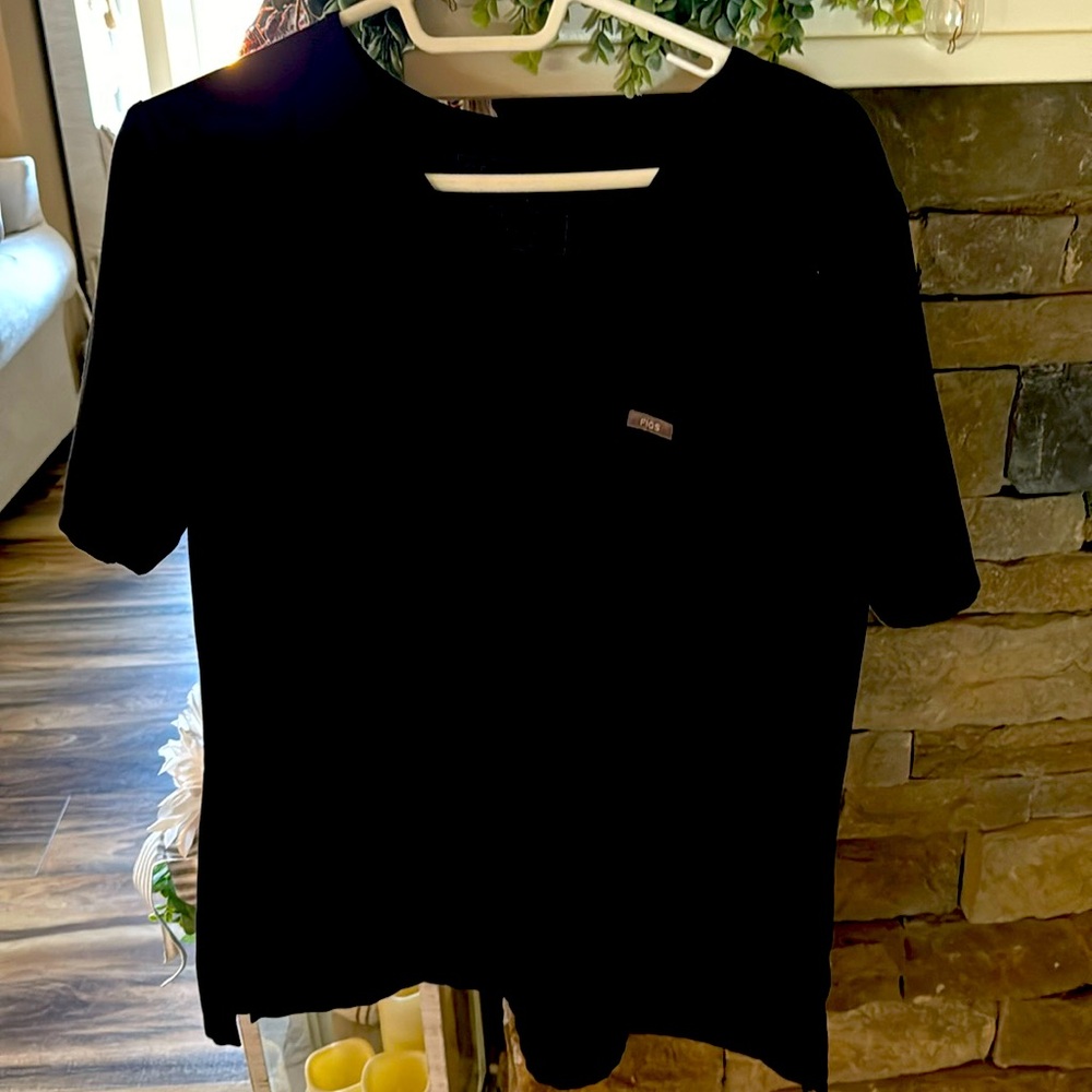 Figs scrub top black. xl